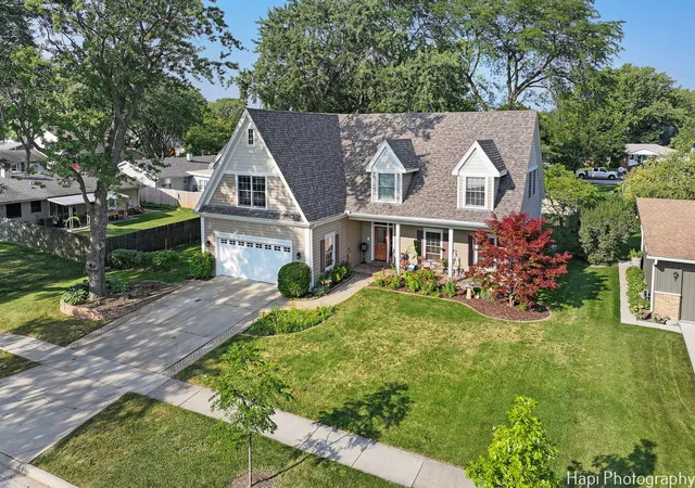 Photo 2 of Single family home for sale at 667 W Elk Grv Blvd, Elk Grove Village, IL 60007 | MLS# 12761369 | Listing updated on 2026-09-24