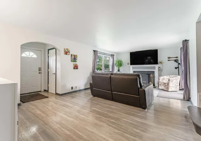 Photo 2 of Single family home for sale at 301 W Lonnquist Blvd, Mount Prospect, IL 60056 | MLS# 12761376 | Listing updated on 2026-09-23