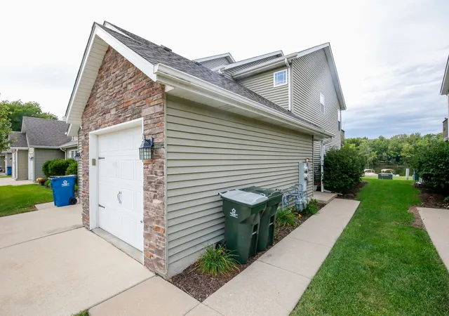Photo 3 of Condo for sale at 1721 W River St #1721, Dixon, IL 61021 | MLS# 12761383 | Listing updated on 2026-10-07