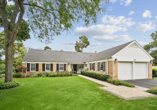 Single family home for sale at 1043 Old Elm Ln, Glencoe, IL 60022 | MLS# 12761389