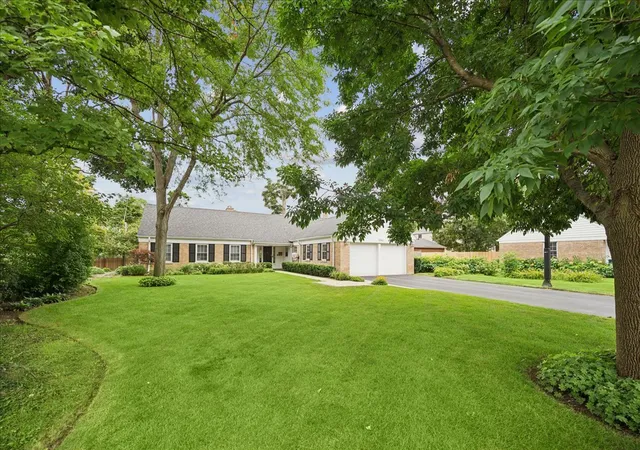 Photo 2 of Single family home for sale at 1043 Old Elm Ln, Glencoe, IL 60022 | MLS# 12761389 | Listing updated on 2026-09-21
