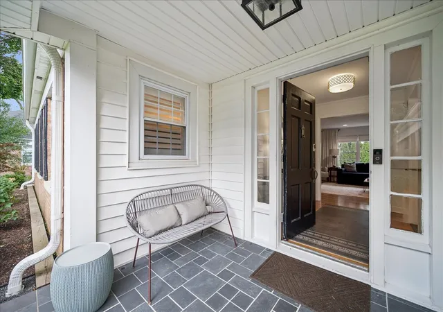 Photo 4 of Single family home for sale at 1043 Old Elm Ln, Glencoe, IL 60022 | MLS# 12761389 | Listing updated on 2026-09-21