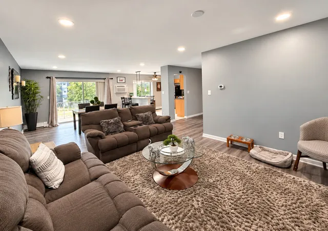 Photo 4 of Condo for sale at 1331 S Finley Rd #213, Lombard, IL 60148 | MLS# 12761391 | Listing updated on 2026-10-05