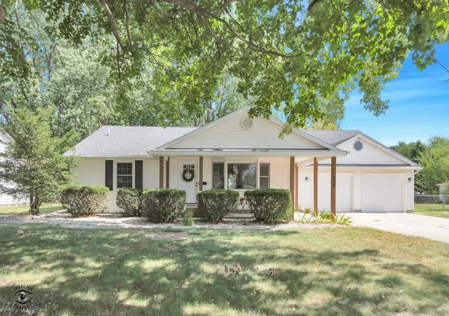 Photo 1 of Single family home for sale at 830 W River St, Bourbonnais, IL 60914 | MLS# 12761392 | Listing updated on 2026-09-28