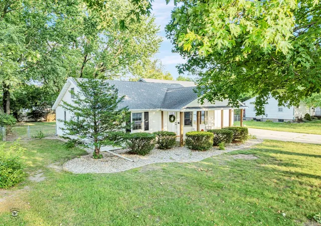 Photo 2 of Single family home for sale at 830 W River St, Bourbonnais, IL 60914 | MLS# 12761392 | Listing updated on 2026-09-28
