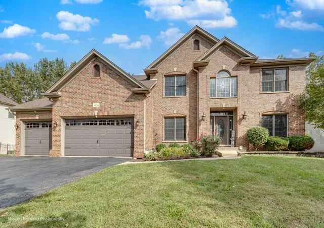 Photo 2 of Single family home for sale at 404 Heatherwood Dr, Oswego, IL 60543 | MLS# 12761395 | Listing updated on 2026-09-22