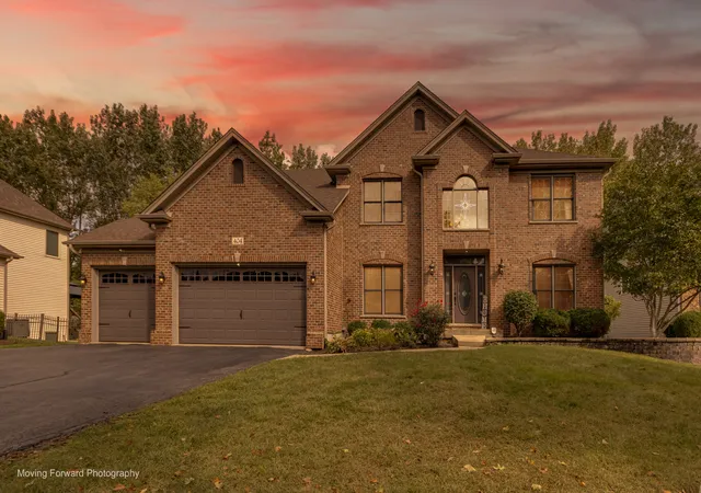 Photo 3 of Single family home for sale at 404 Heatherwood Dr, Oswego, IL 60543 | MLS# 12761395 | Listing updated on 2026-09-22