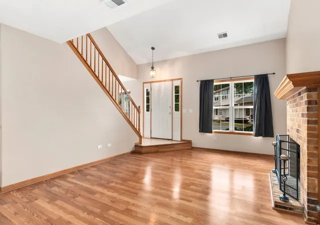 Photo 3 of Townhouse for sale at 2540 Juricic Dr, Crest Hill, IL 60403 | MLS# 12761400 | Listing updated on 2026-09-23