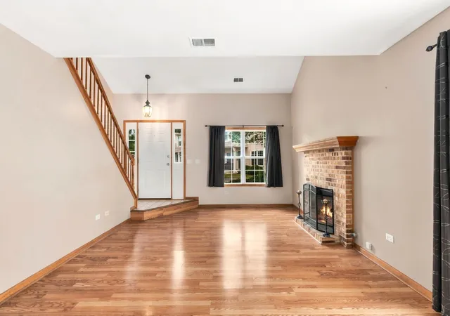Photo 4 of Townhouse for sale at 2540 Juricic Dr, Crest Hill, IL 60403 | MLS# 12761400 | Listing updated on 2026-09-23