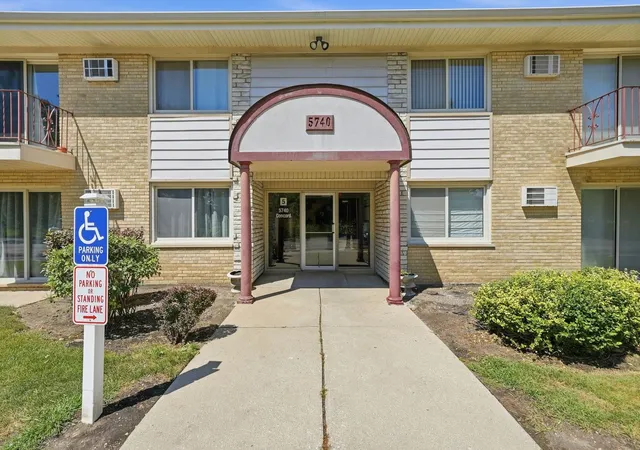 Photo 1 of Condo for sale at 5740 Concord Ln #13, Clarendon Hills, IL 60514 | MLS# 12761402 | Listing updated on 2026-09-22