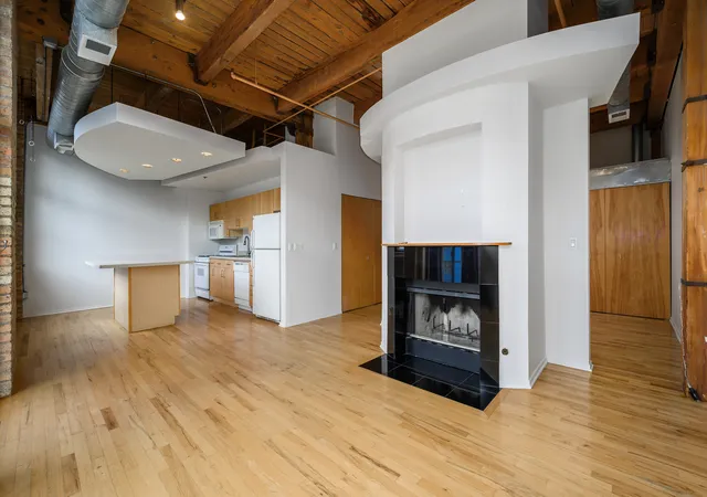 Photo 3 of Condo for sale at 1751 N Western Ave #303, Chicago, IL 60647 | MLS# 12761405 | Listing updated on 2026-10-08