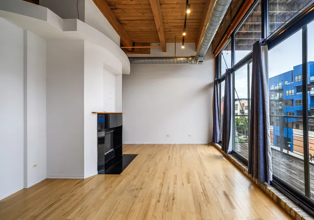 Photo 4 of Condo for sale at 1751 N Western Ave #303, Chicago, IL 60647 | MLS# 12761405 | Listing updated on 2026-10-08