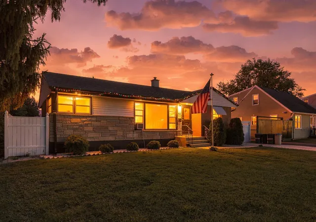 Photo 3 of Single family home for sale at 65 Victoria Dr, Northlake, IL 60164 | MLS# 12761412 | Listing updated on 2026-10-05