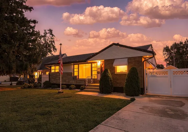 Photo 3 of Single family home for sale at 65 Victoria Dr, Northlake, IL 60164 | MLS# 12761412 | Listing updated on 2026-10-05