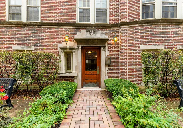 Photo 1 of Condo for sale at 1120 Washington Blvd #3B, Oak Park, IL 60302 | MLS# 12761413 | Listing updated on 2026-09-20