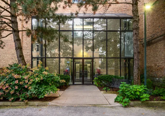 Photo 2 of Condo for sale at 2100 N Racine Ave #1A, Chicago, IL 60614 | MLS# 12761415 | Listing updated on 2026-09-24