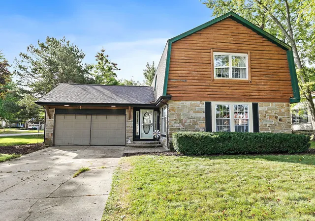 Photo 1 of Single family home for sale at 705 Chestnut Ct, Algonquin, IL 60102 | MLS# 12761428 | Listing updated on 2026-09-23