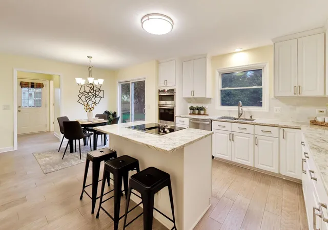 Photo 2 of Single family home for sale at 861 W Dorset Ave, Palatine, IL 60067 | MLS# 12761444 | Listing updated on 2026-10-07