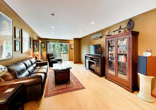 Photo 3 of Condo for sale at 4540 N Linder Ave #2D, Chicago, IL 60630 | MLS# 12761461 | Listing updated on 2026-09-24