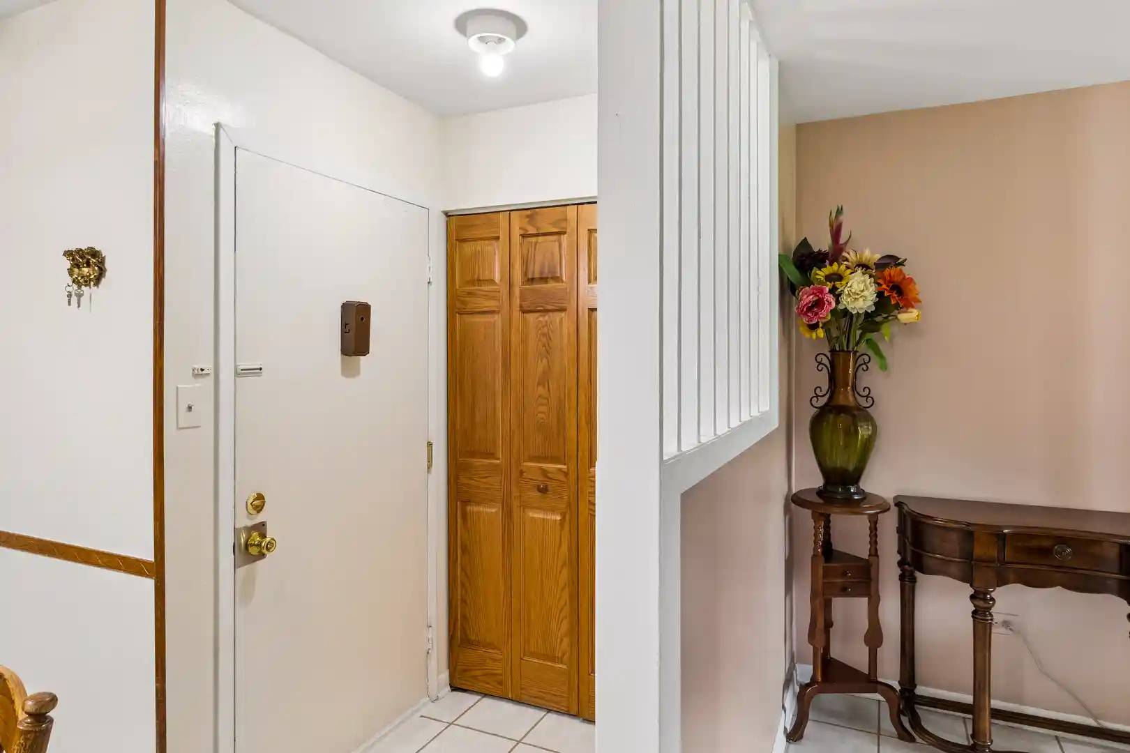 Listing Photo 2 - Condo for sale in 735 Hl Dr located at 735 Hl Dr, Hoffman Estates, IL 60169 - Unit #112