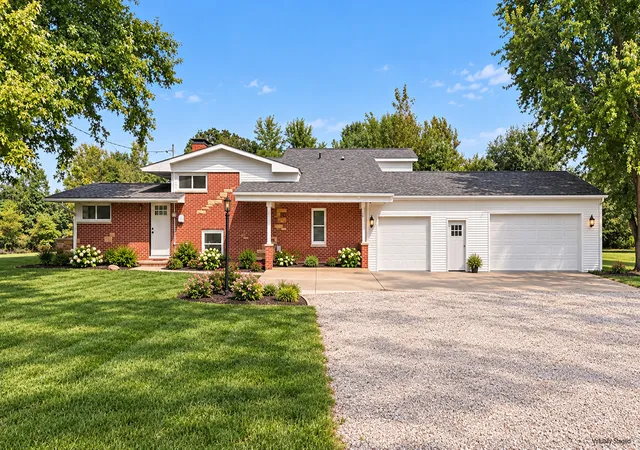 Photo 3 of Single family home for sale at 10371 E 1680 North Rd, Oakwood, IL 61858 | MLS# 12761479 | Listing updated on 2026-10-27