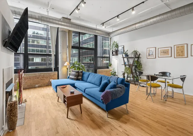 Photo 2 of Condo for sale at 130 S Canal St #607, Chicago, IL 60606 | MLS# 12761483 | Listing updated on 2026-09-23