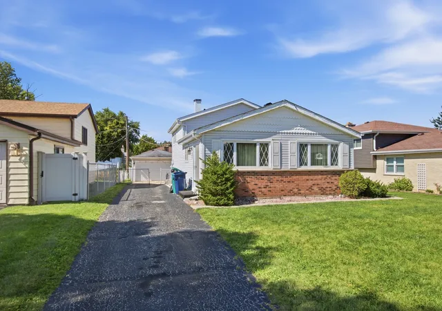 Single family home for sale at 526 N Edgewood Ave, Lombard, IL 60148 | MLS# 12761495