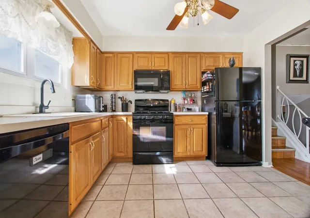 Photo 3 of Single family home for sale at 526 N Edgewood Ave, Lombard, IL 60148 | MLS# 12761495 | Listing updated on 2026-10-07