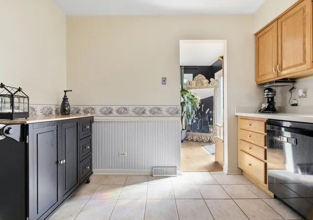 Photo 4 of Single family home for sale at 526 N Edgewood Ave, Lombard, IL 60148 | MLS# 12761495 | Listing updated on 2026-10-07