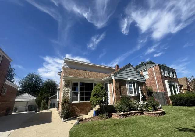 Photo 3 of Single family home for sale at 1934 Norfolk Ave, Westchester, IL 60154 | MLS# 12761505 | Listing updated on 2026-09-30