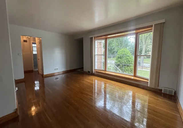 Photo 4 of Single family home for sale at 1934 Norfolk Ave, Westchester, IL 60154 | MLS# 12761505 | Listing updated on 2026-09-30
