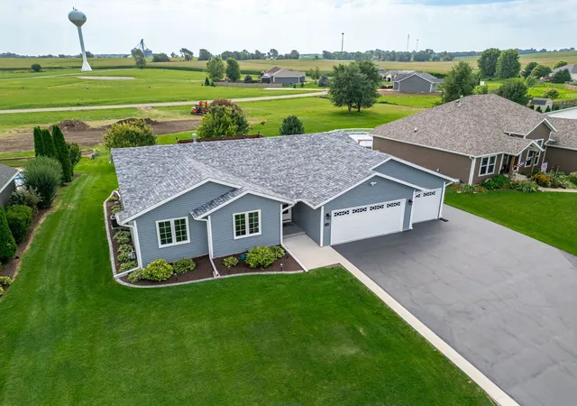 Photo 3 of Sale Pending at 1702 Lorimar Dr, Durand, IL 61024 | MLS# 12761518 | Listing updated on 2026-09-22