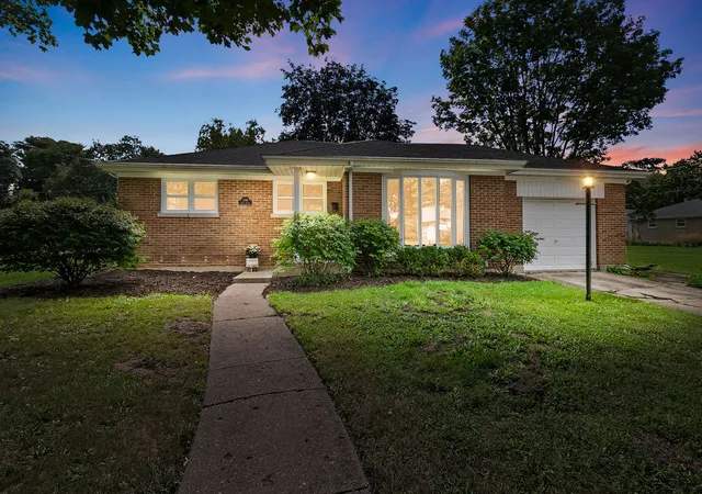Photo 1 of Single family home for sale at 340 James Ave, Mundelein, IL 60060 | MLS# 12761520 | Listing updated on 2026-10-06