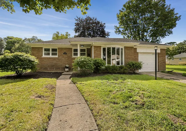 Photo 2 of Single family home for sale at 340 James Ave, Mundelein, IL 60060 | MLS# 12761520 | Listing updated on 2026-10-06