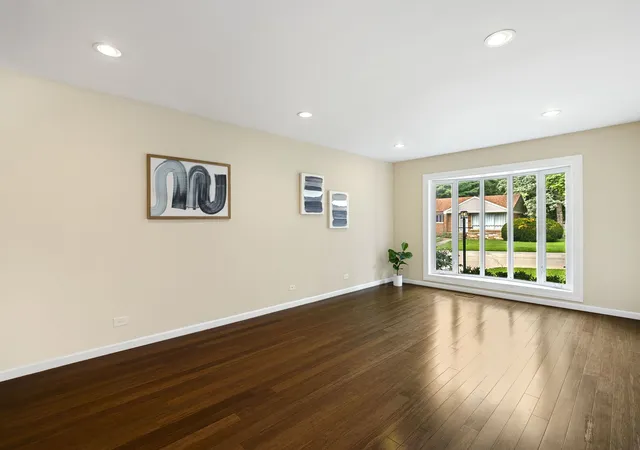 Photo 4 of Single family home for sale at 340 James Ave, Mundelein, IL 60060 | MLS# 12761520 | Listing updated on 2026-10-06