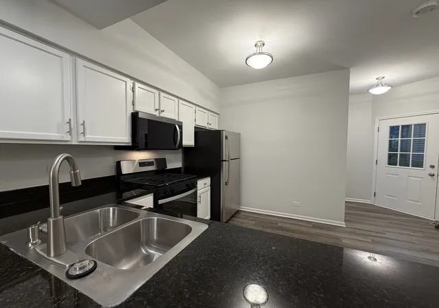 Listing Photo 5 - Condo for sale in building located at 1691 Haines Dr, Batavia, IL 60510