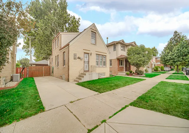 Single family home for sale at 3915 W 104th Street, Chicago, IL 60655 | MLS# 12761536