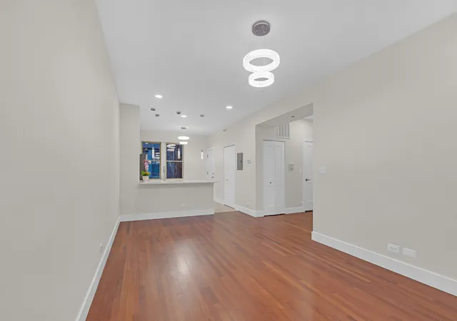 Listing Photo 4 - Condo for sale in building located at 3923 W Ainslie St, Chicago, IL 60625 - Unit #2