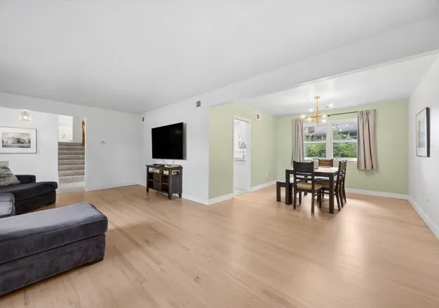 Photo 4 of Single family home for sale at 7525 W Manitoba Dr, Palos Heights, IL 60463 | MLS# 12761556 | Listing updated on 2026-10-07