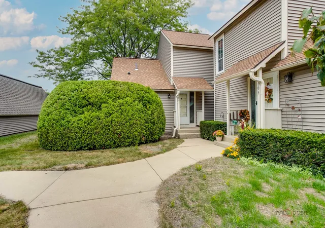 Townhouse for sale at 907 Vose Dr, Gurnee, IL 60031 | MLS# 12761558