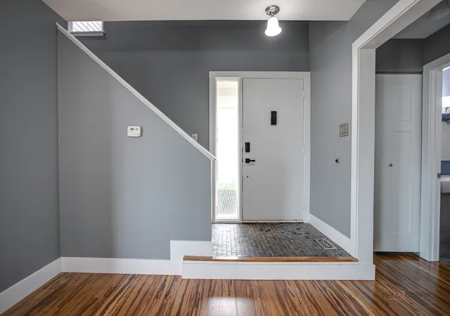 Photo 2 of Townhouse for sale at 907 Vose Dr, Gurnee, IL 60031 | MLS# 12761558 | Listing updated on 2026-09-21