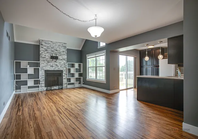 Photo 3 of Townhouse for sale at 907 Vose Dr, Gurnee, IL 60031 | MLS# 12761558 | Listing updated on 2026-09-21