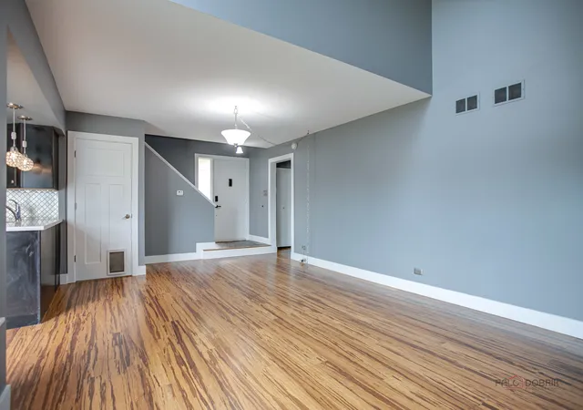 Photo 4 of Townhouse for sale at 907 Vose Dr, Gurnee, IL 60031 | MLS# 12761558 | Listing updated on 2026-09-21