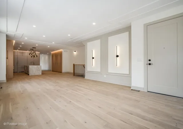 Photo 3 of Condo for sale at 1951 W Dickens Ave #1, Chicago, IL 60614 | MLS# 12761588 | Listing updated on 2026-09-22