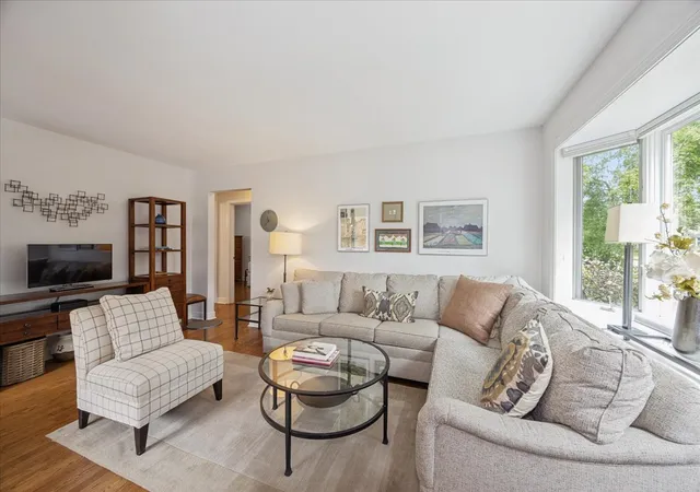 Photo 3 of Single family home for sale at 322 Park Ave, River Forest, IL 60305 | MLS# 12761591 | Listing updated on 2026-10-07