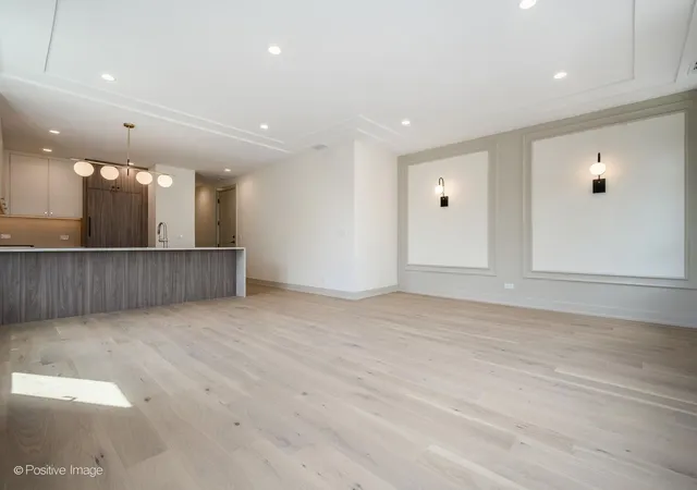 Photo 3 of Condo for sale at 1951 W Dickens Ave #2, Chicago, IL 60614 | MLS# 12761604 | Listing updated on 2026-09-22