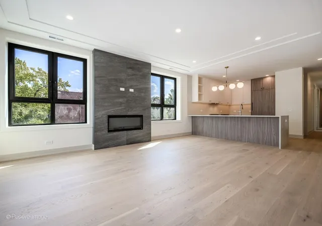 Photo 3 of Condo for sale at 1951 W Dickens Ave #2, Chicago, IL 60614 | MLS# 12761604 | Listing updated on 2026-10-27