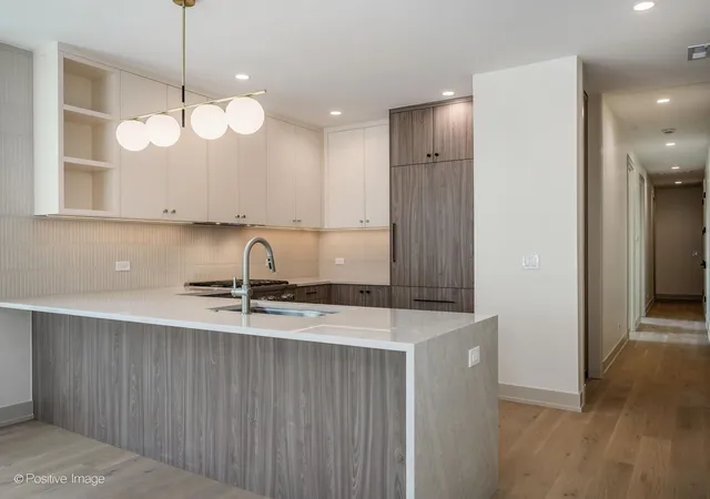 Photo 4 of Condo for sale at 1951 W Dickens Ave #2, Chicago, IL 60614 | MLS# 12761604 | Listing updated on 2026-10-27