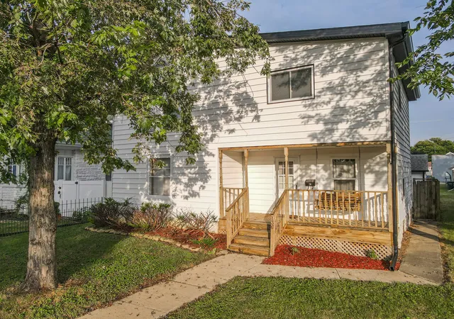 Photo 1 of Single family home for sale at 136 N Oak St, Manteno, IL 60950 | MLS# 12761622 | Listing updated on 2026-10-07