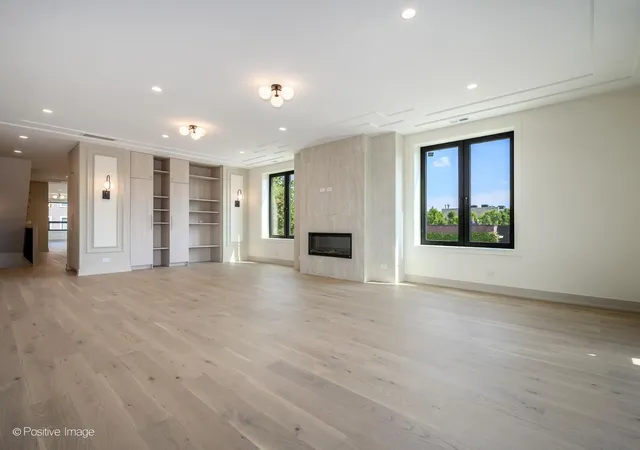 Photo 3 of Condo for sale at 1951 W Dickens Ave #3, Chicago, IL 60614 | MLS# 12761626 | Listing updated on 2026-09-22